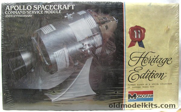 Monogram 1/32 Apollo Spacecraft Command / Service Module Heritage Edition Cut Away with Interior, 6061 plastic model kit